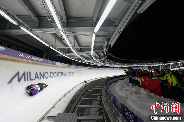 意大利科尔蒂纳华侨华人组团助威中国男子钢架