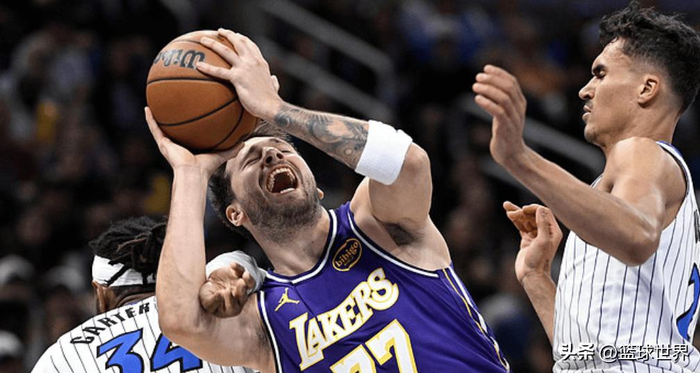 东契奇技术犯规被撤销引争议 比塔泽母语挑衅事