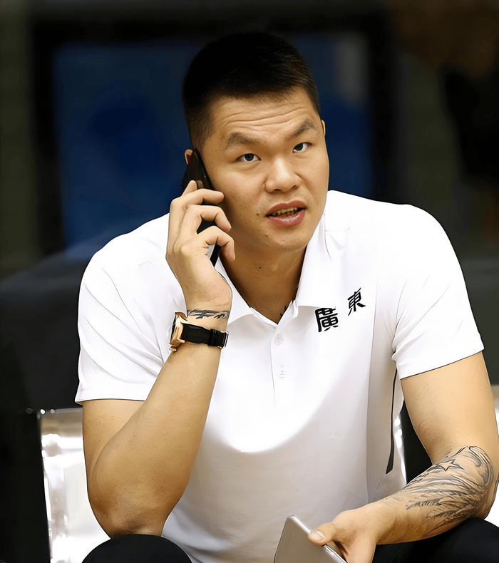 杜锋多重职务牵绊广东训练 球队系统性缺失引质