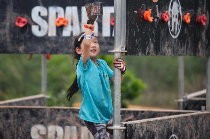 深圳斯巴达勇士儿童赛圆满收官 杨至善赵闻一勇