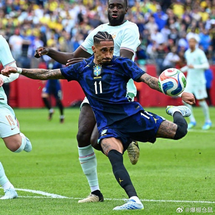 拉菲尼亚右腿股二头肌伤情再引担忧，或缺席两