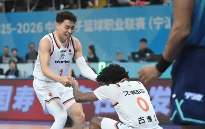 上海男篮十七连胜打破队史纪录 锁定常规赛前两