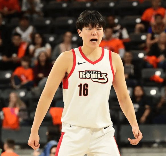 杨瀚森助力开拓者抢下季后赛席位 首轮迎马刺挑