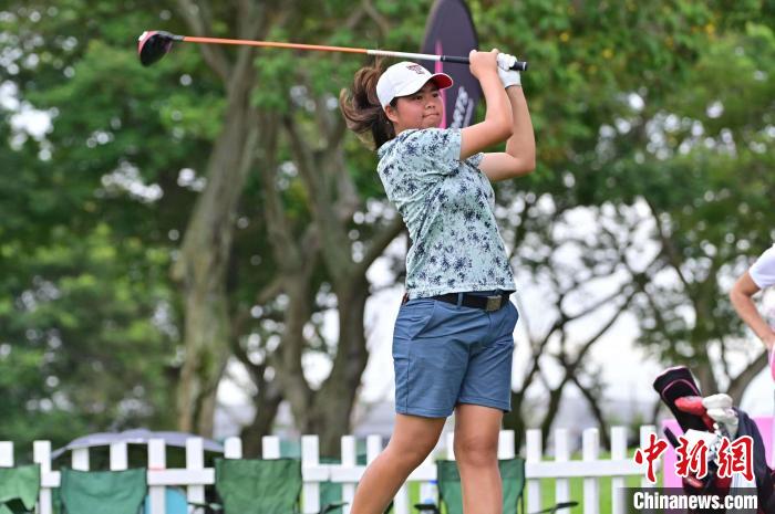 隋响新加坡高尔夫赛首秀66杆领跑 蔡丹琳陈暄尹